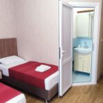Трёхместный стандартный номер гостевого дома ЛенАрт